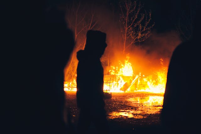 arsonists with burning building