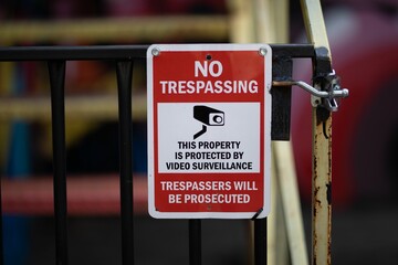 no trespassing sign